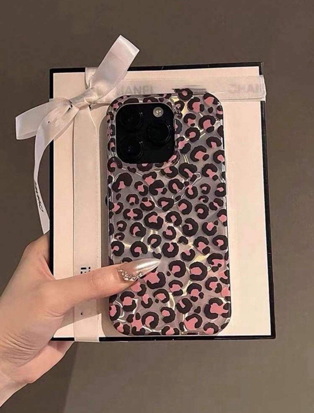 img_1916 1 Coque Soft Leopard Chic - Image 1